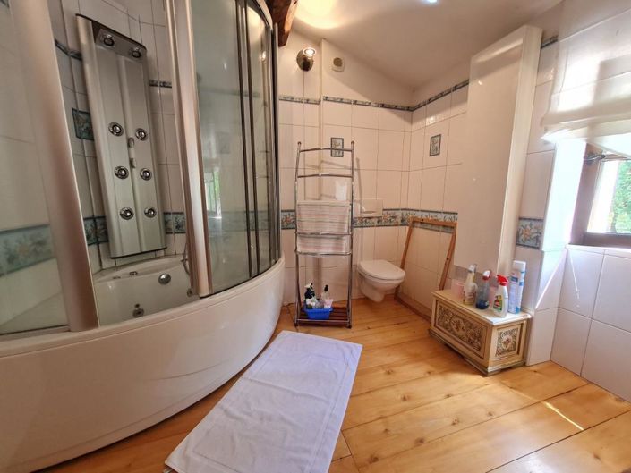 Image No.17-3 Bed Property for sale