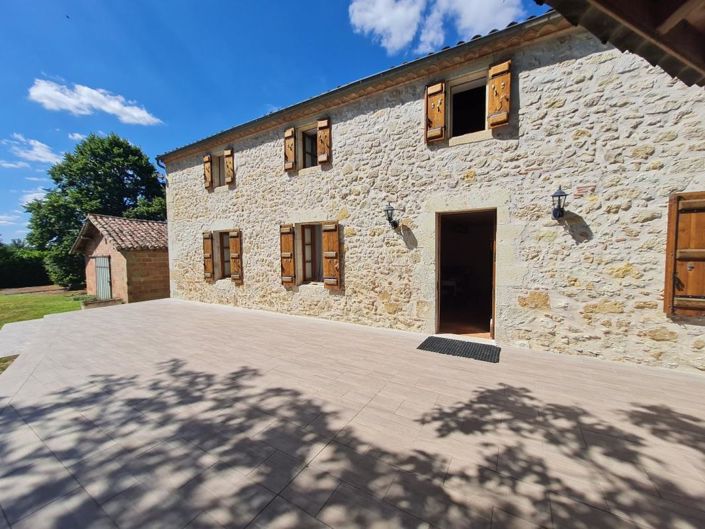 Image No.3-3 Bed Property for sale