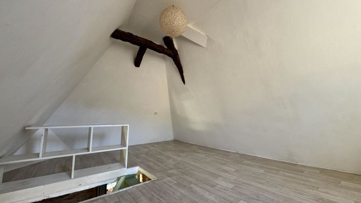 Image No.8-2 Bed House for sale