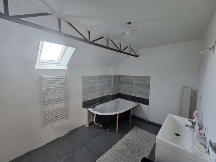 Image No.17-10 Bed Property for sale