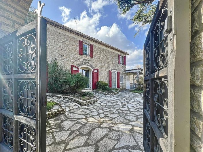 Image No.1-5 Bed Property for sale