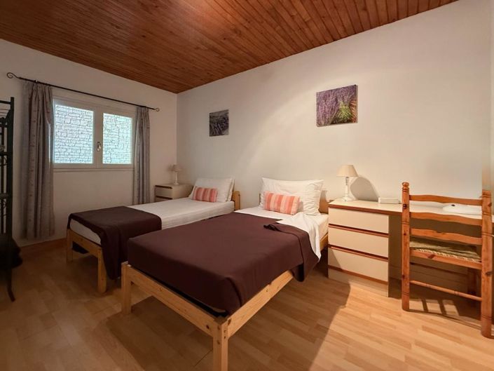 Image No.12-3 Bed Property for sale