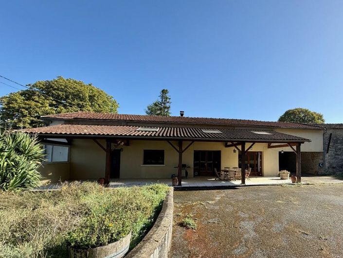 Image No.19-3 Bed Property for sale