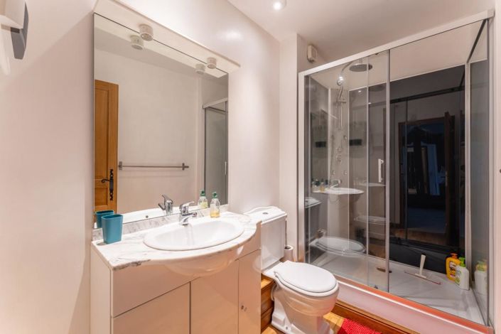 Image No.12-7 Bed House for sale