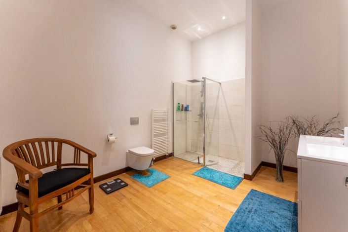 Image No.7-7 Bed House for sale