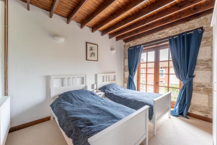 Image No.8-7 Bed House for sale