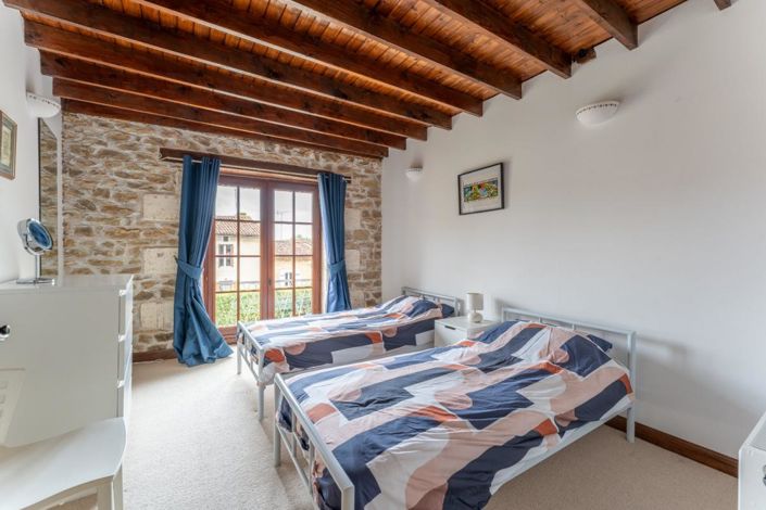 Image No.9-7 Bed House for sale