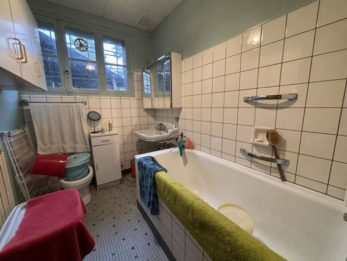 Image No.12-2 Bed Property for sale