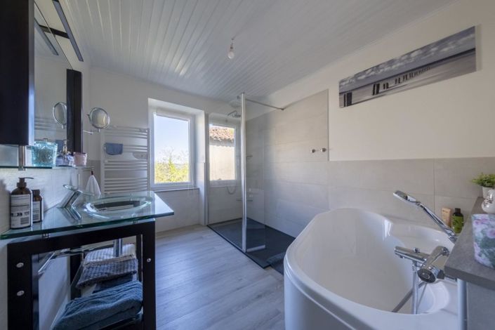 Image No.11-5 Bed Property for sale