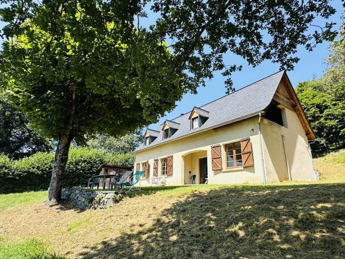 Image No.1-4 Bed Property for sale