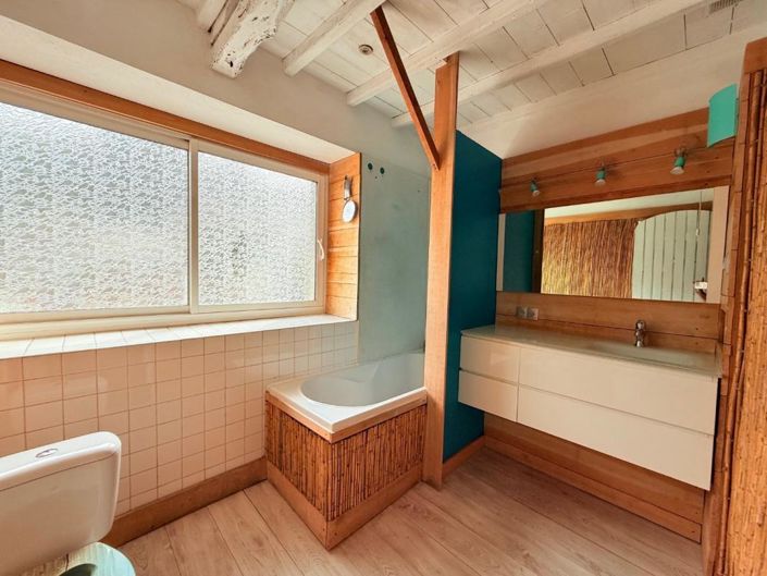 Image No.10-5 Bed Property for sale