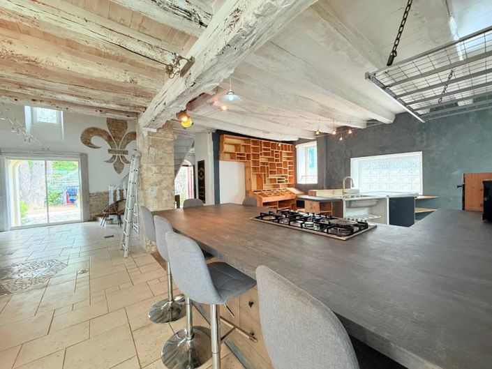 Image No.2-5 Bed Property for sale