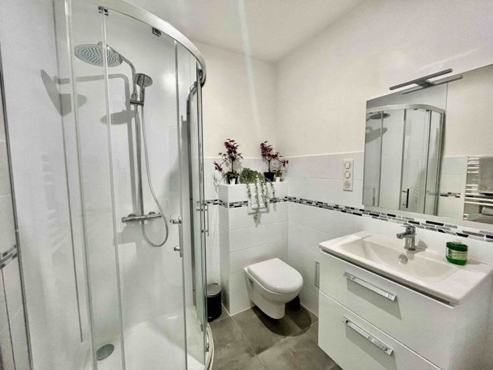 Image No.17-3 Bed House for sale