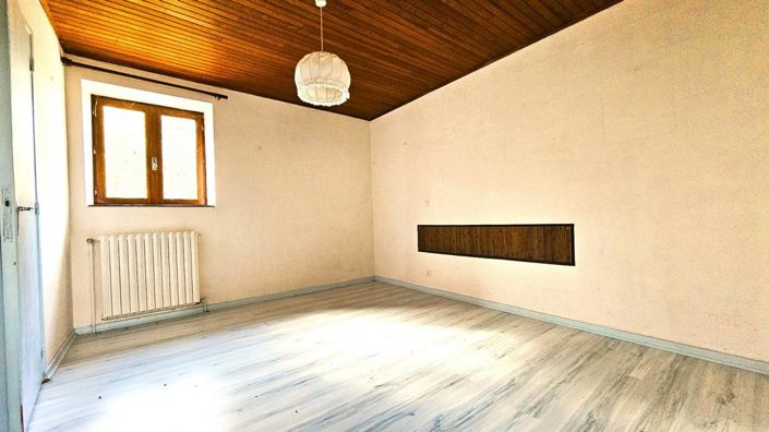 Image No.18-7 Bed Property for sale