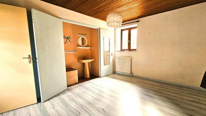 Image No.19-7 Bed Property for sale