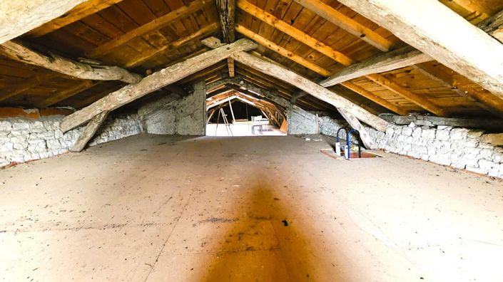 Image No.20-7 Bed Property for sale