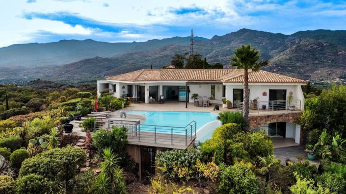 Image No.1-6 Bed Property for sale