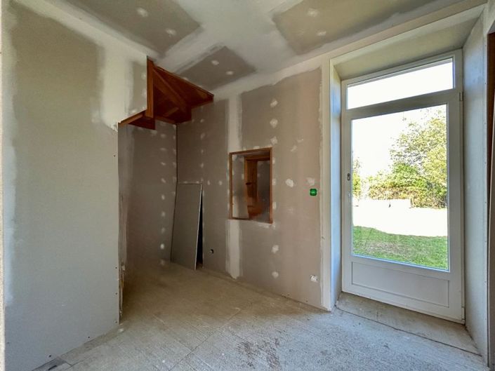 Image No.11-3 Bed Property for sale