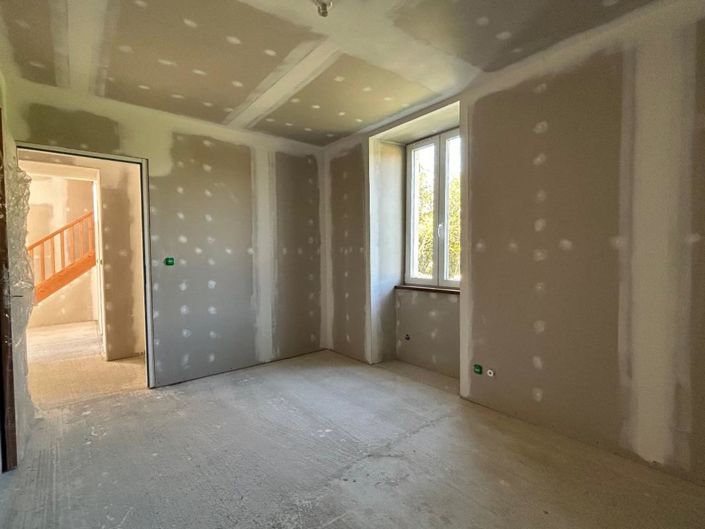 Image No.14-3 Bed Property for sale