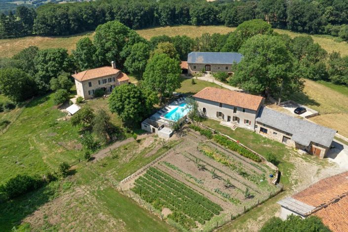Image No.1-9 Bed Property for sale