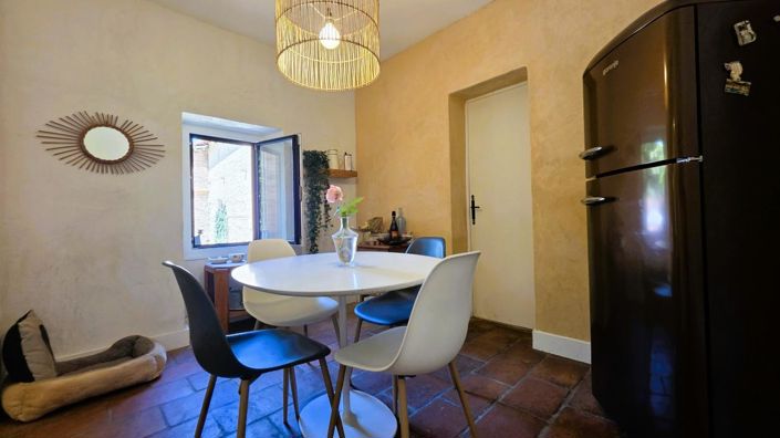 Image No.10-6 Bed Property for sale