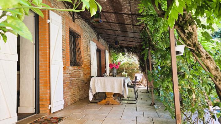 Image No.17-6 Bed Property for sale