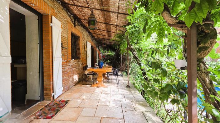 Image No.4-6 Bed Property for sale