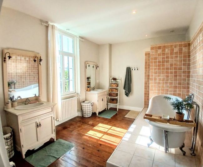 Image No.10-7 Bed House for sale