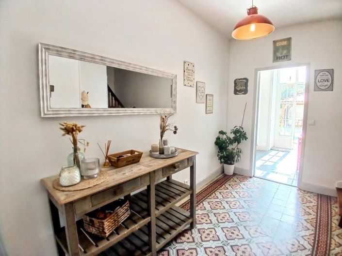 Image No.5-7 Bed House for sale