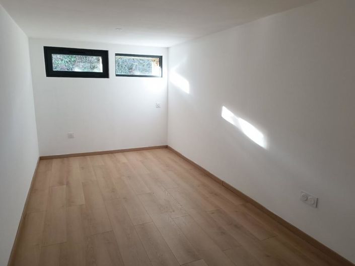 Image No.12-4 Bed House for sale