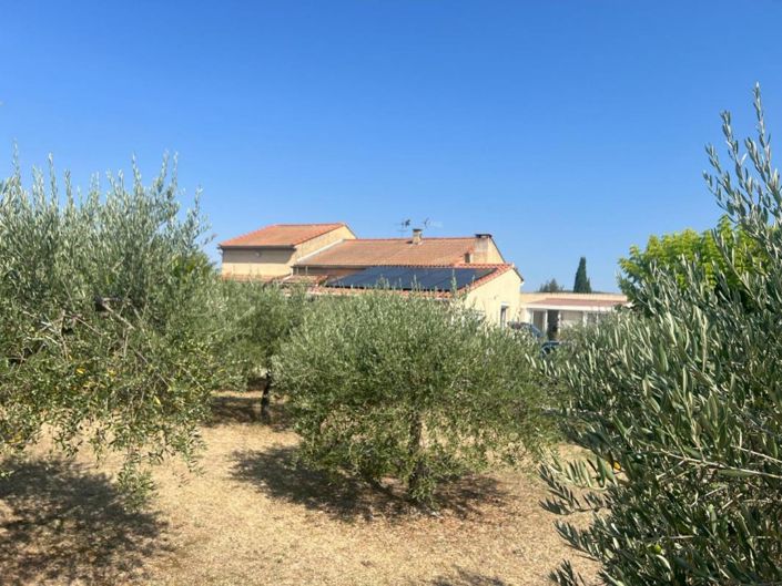 Image No.1-5 Bed Property for sale
