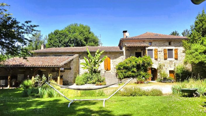 Image No.1-6 Bed Property for sale