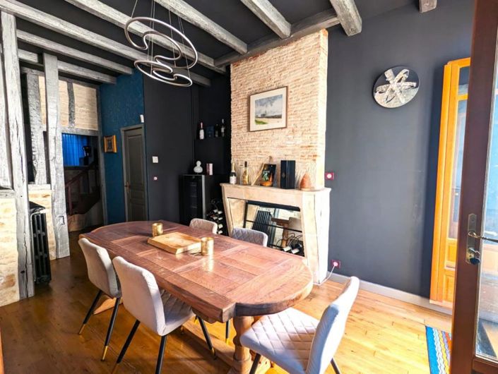 Image No.10-3 Bed Property for sale