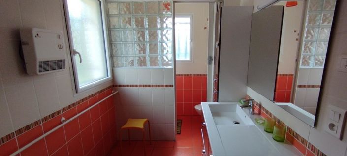 Image No.12-4 Bed Property for sale