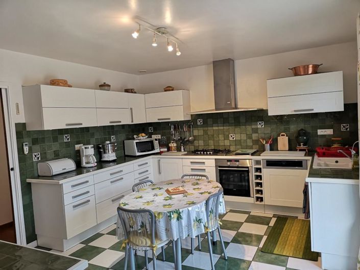 Image No.7-4 Bed Property for sale