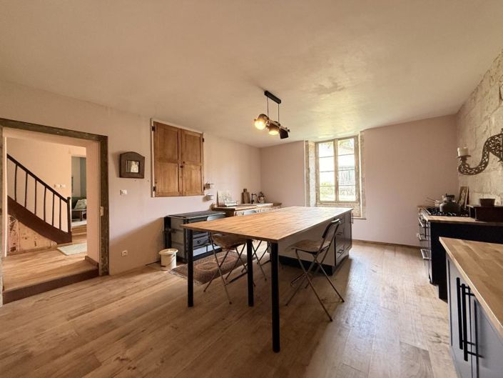 Image No.11-4 Bed Property for sale