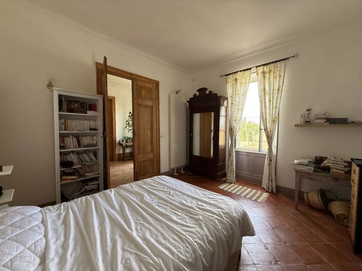 Image No.19-6 Bed House for sale