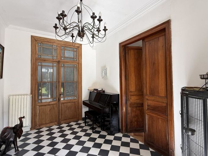 Image No.6-6 Bed House for sale