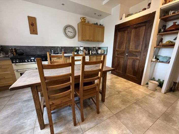 Image No.9-6 Bed House for sale