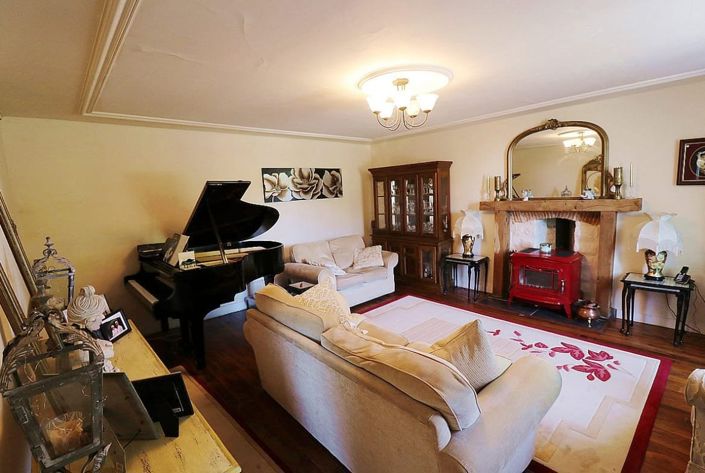 Image No.10-5 Bed Property for sale