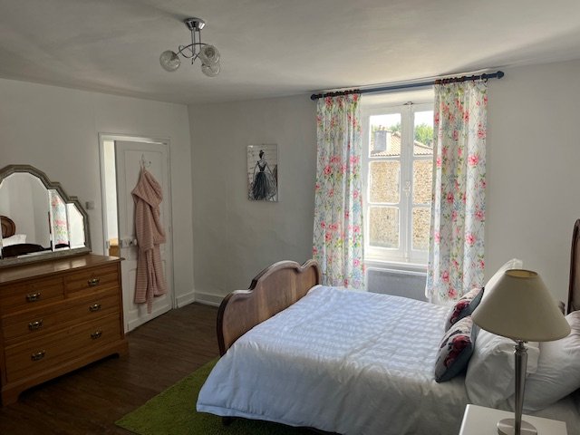 Image No.19-5 Bed Property for sale