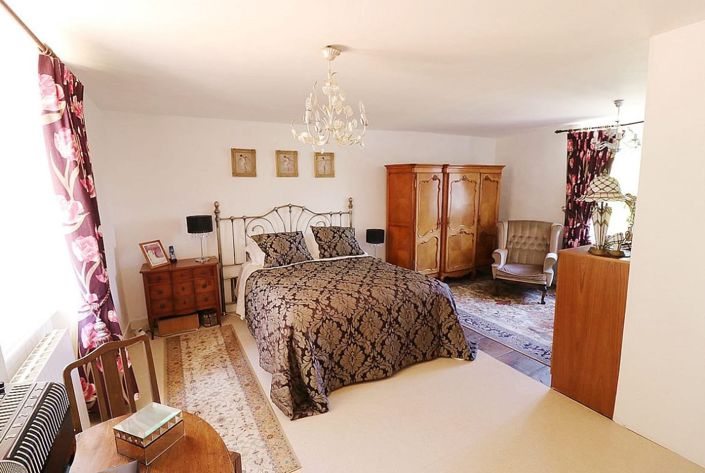 Image No.5-5 Bed Property for sale