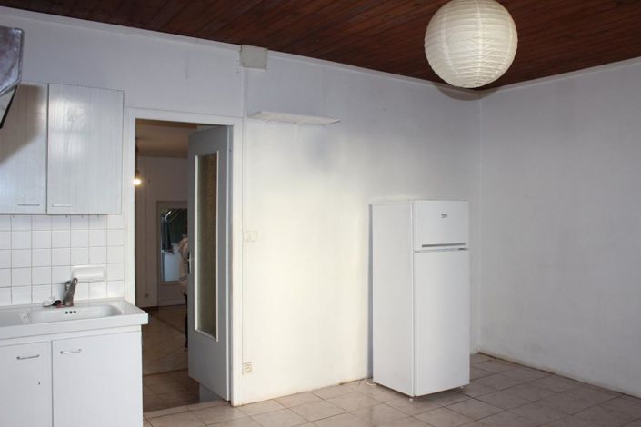 Image No.10-1 Bed Property for sale