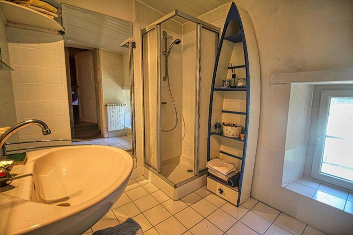 Image No.10-8 Bed Property for sale