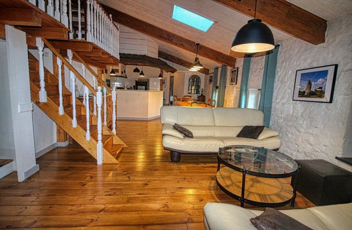 Image No.16-8 Bed Property for sale