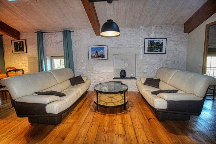 Image No.17-8 Bed Property for sale