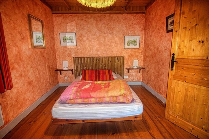 Image No.18-8 Bed Property for sale