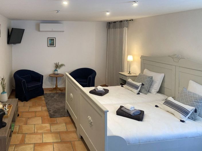 Image No.14-18 Bed Maisonette for sale