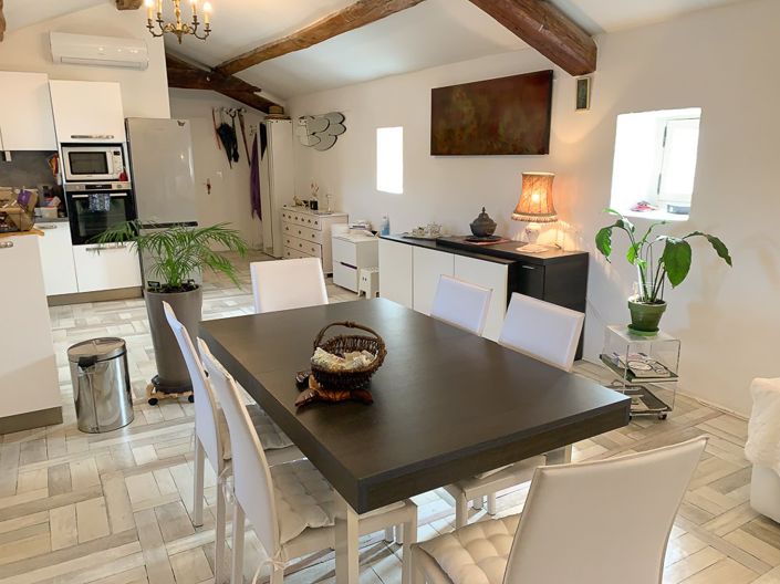 Image No.15-18 Bed Maisonette for sale