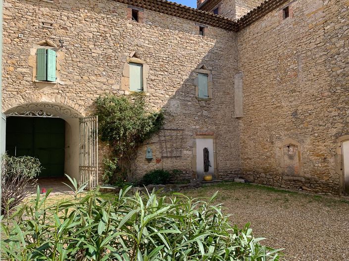 Image No.9-18 Bed Maisonette for sale